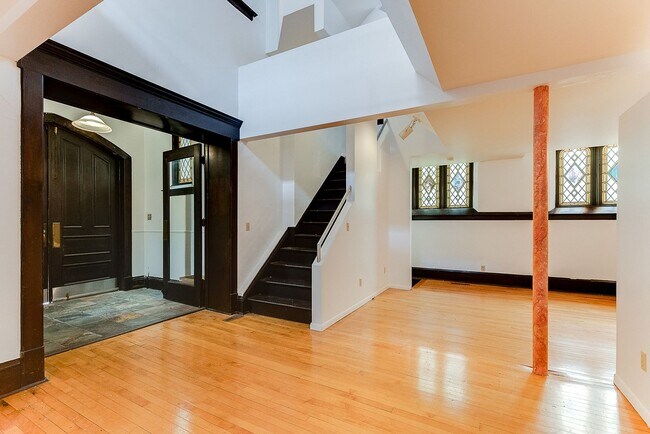 Foto del edificio - 2 Bed | 1.5 Bath | Converted Church Condo in the heart of Selby/Dale neighborhood