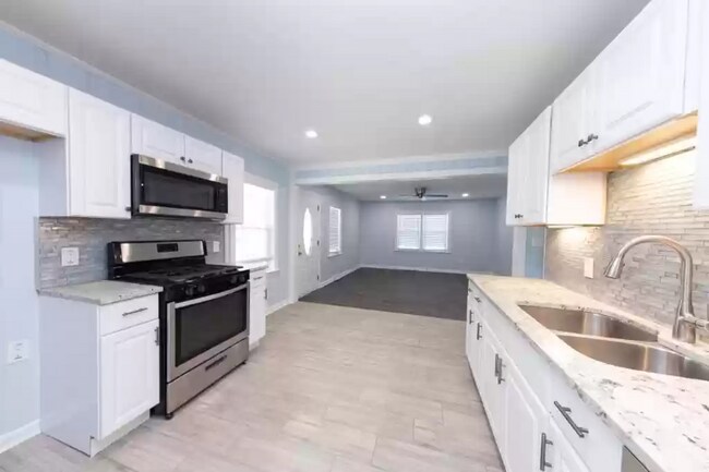 Building Photo - 450 Williford St