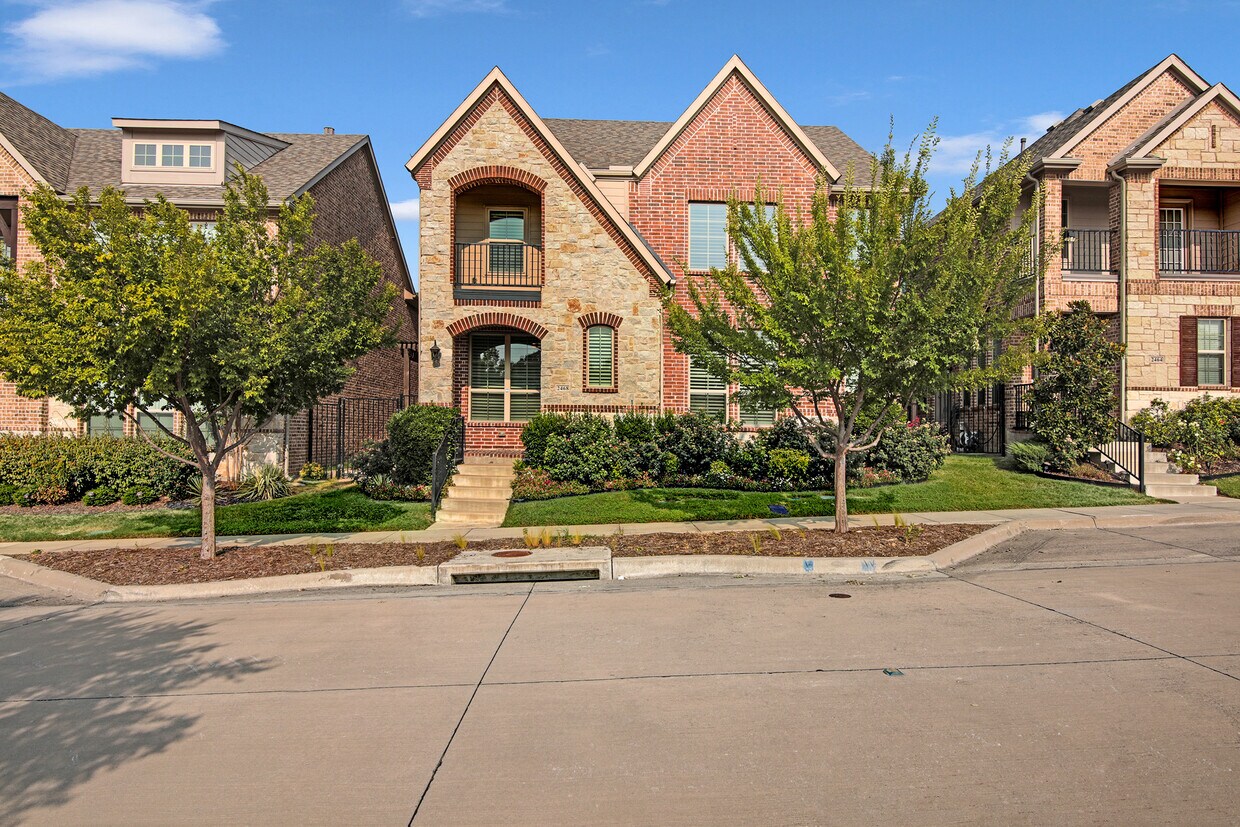Foto principal - 2468 Castle Ridge Dr