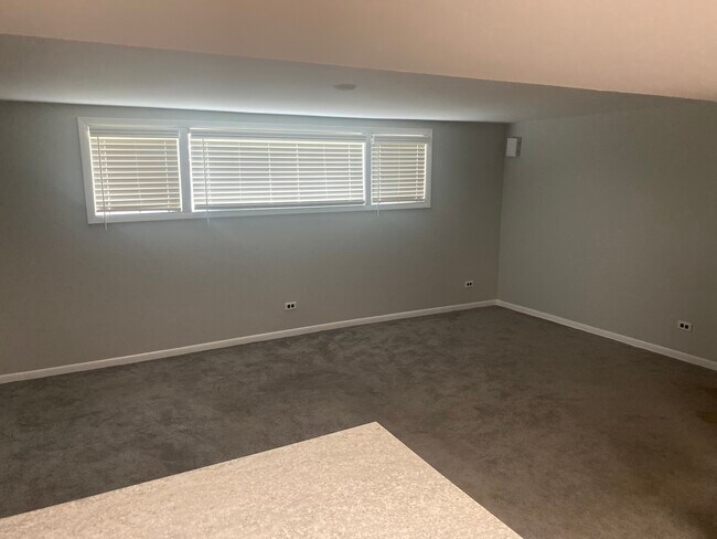 Foto del edificio - 16W608 57th St