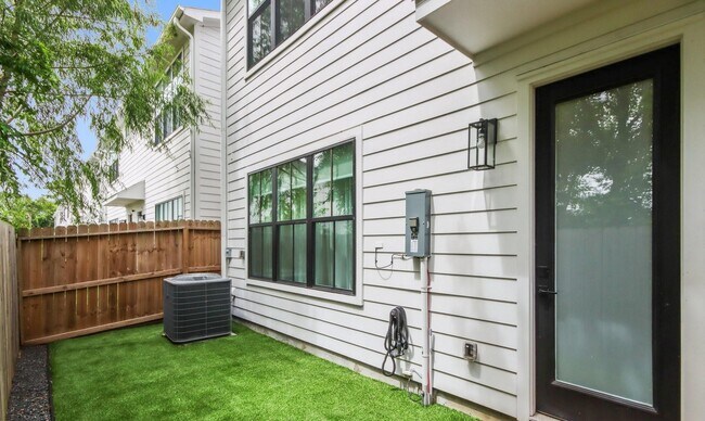 Foto del edificio - 6424 Highland Pine Ln