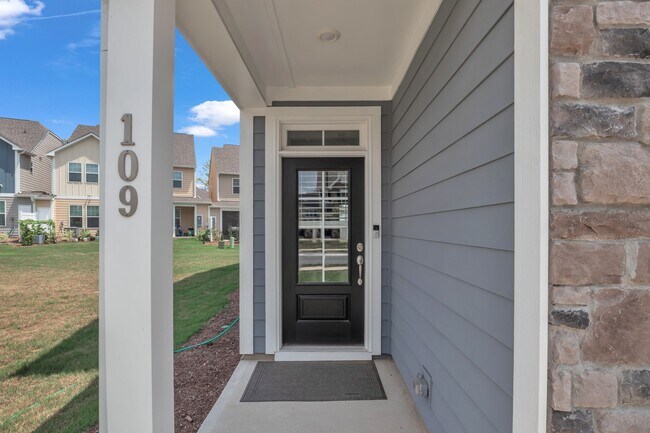 Building Photo - 109 Cressida Wds Dr