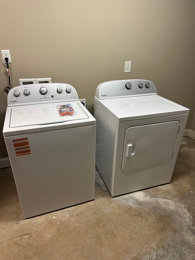 Foto del edificio - 6935 Old Valley School Rd