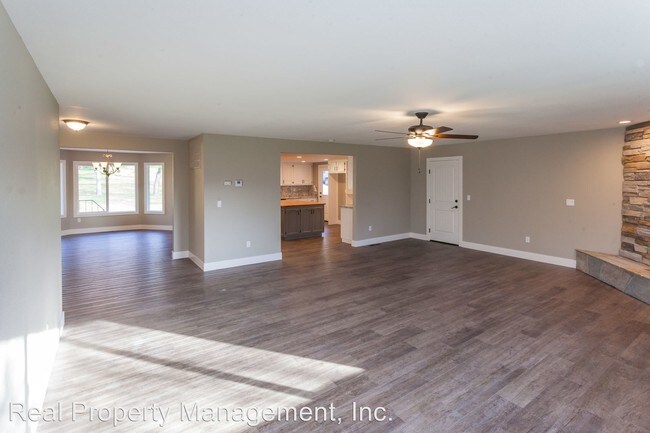 Building Photo - 19463 Rambling Oak Dr