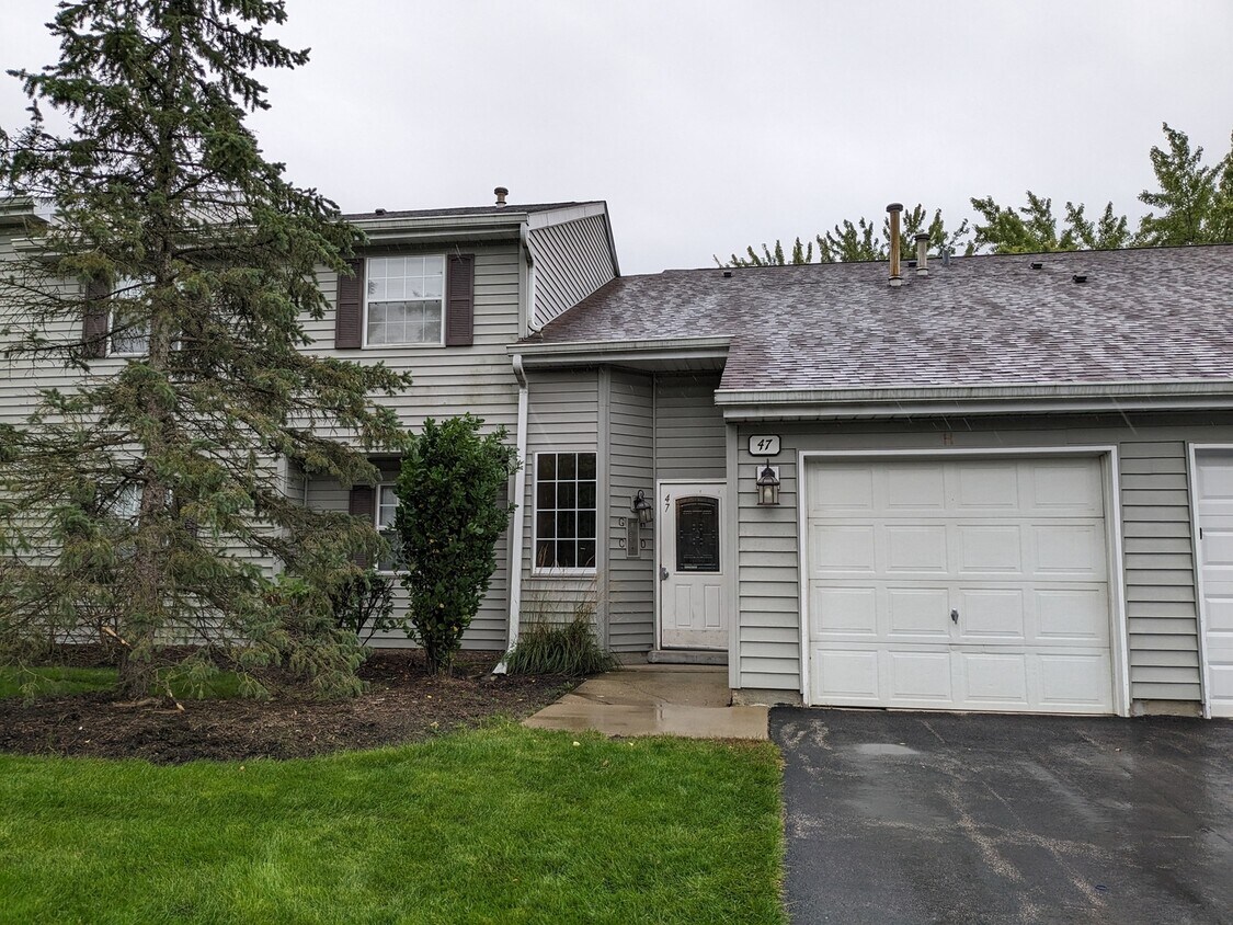 47 Gant Cir Unit G, Streamwood, IL 60107 Condo for Rent in Streamwood