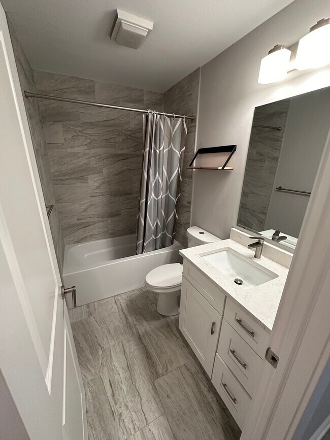 Foto del edificio - 5700 Hillcrest Ln