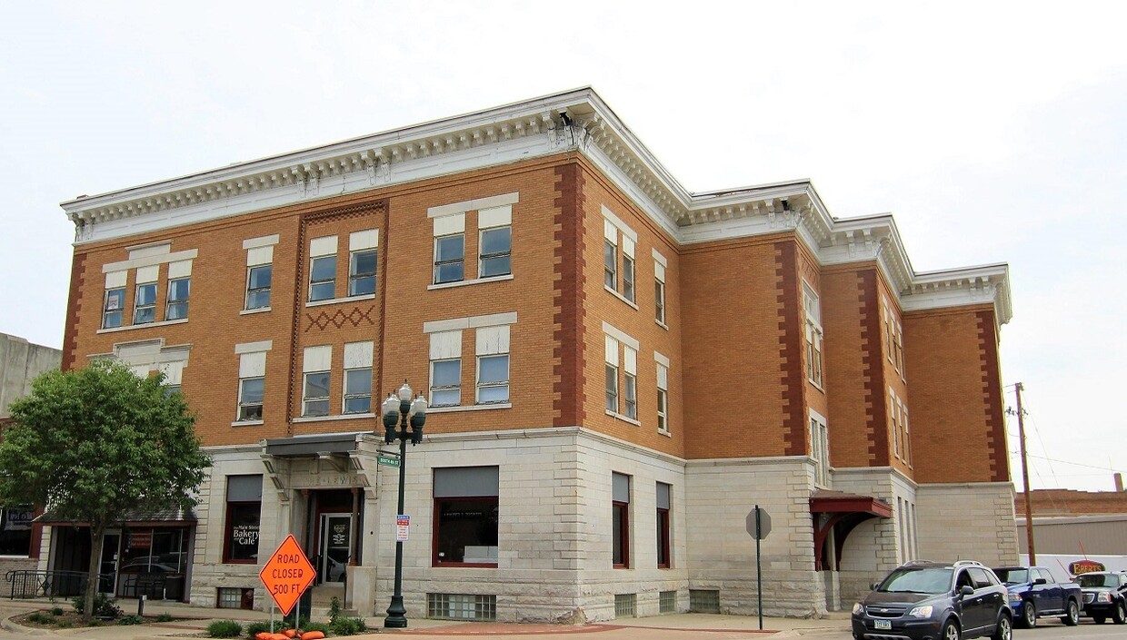Foto principal - 231 W Main St