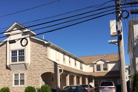 Building Photo - 332 Niles St