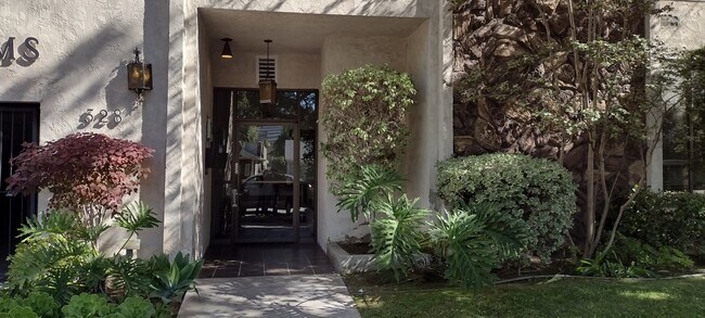 Building Photo - 528 N Jackson St