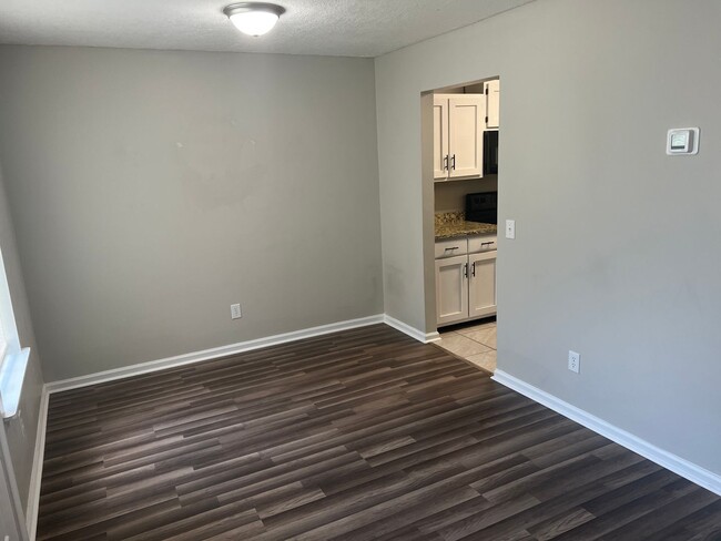 Building Photo - 2BR/2BA Townhouse Available For Rent