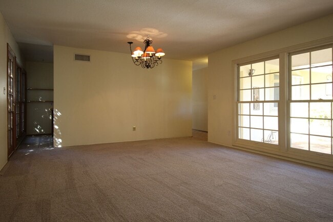 Foto del edificio - 3 bd 2 ba, House With Pool (San Carlos 92119)