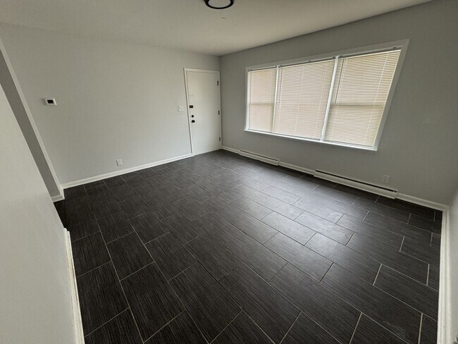 Foto del edificio - 2501-2503 S 44th St. - 8 Unit