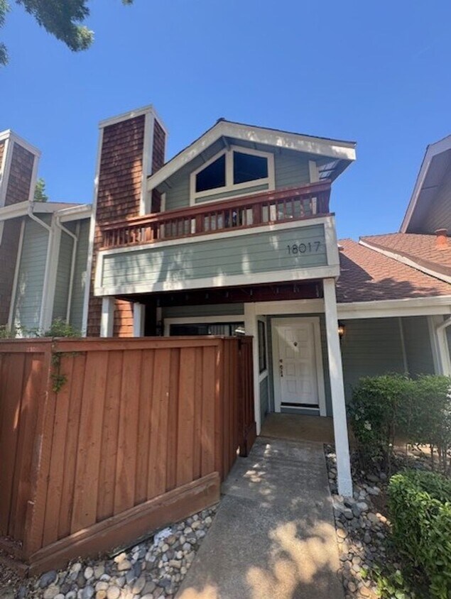 Primary Photo - Super Adorable 3 Bedroom Townhouse!