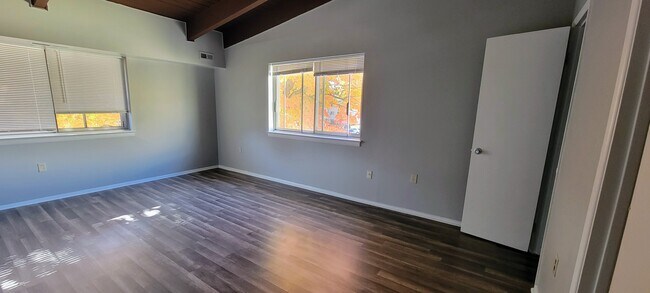 Foto del edificio - 11320 Cherry Hill Rd