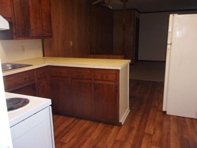 Building Photo - 105 10 Throw Dr