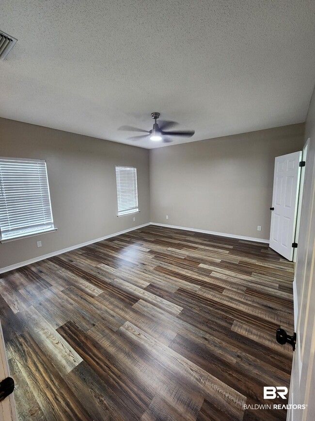 Building Photo - 100 Dunbar Loop