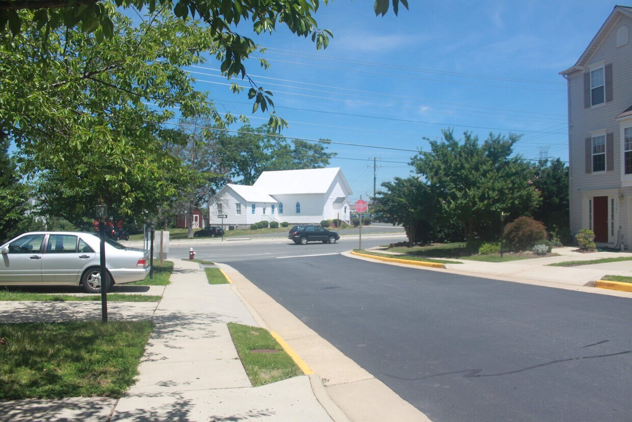 13504 Avonmore Dr, Herndon, VA 20171 Townhouse for Rent in Herndon