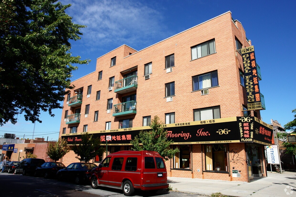 Building Photo - 4158 College Point Blvd