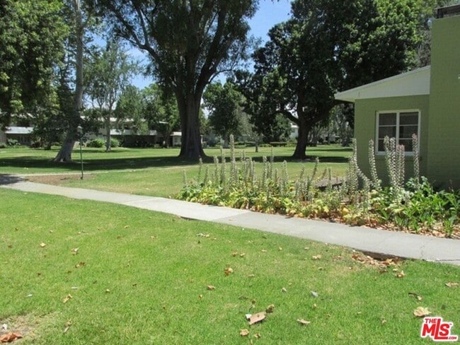 Building Photo - 5176 Village Green