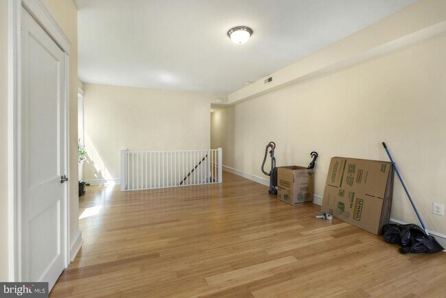 Foto del edificio - 6168 Ridge Ave