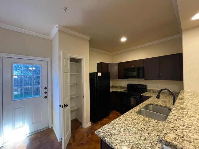 Foto del edificio - Town home for rent