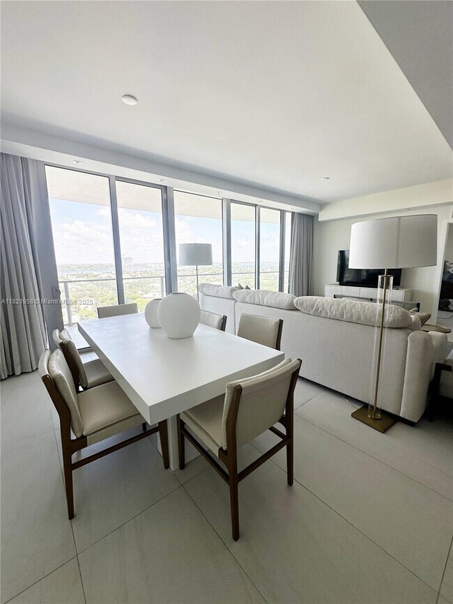 Foto del edificio - 3100 N Ocean Dr