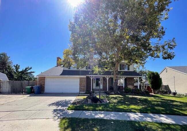Foto del edificio - 1242 Eastridge Cir