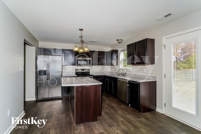 Foto del edificio - 3243 Grove Berry Ln