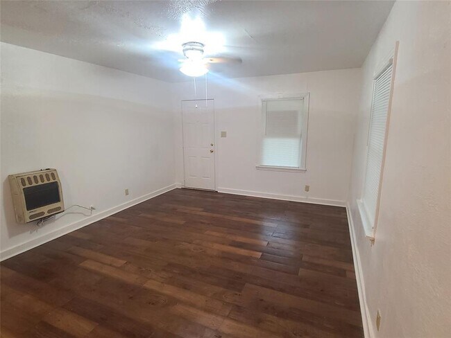 Building Photo - 401 S Orchid Dr