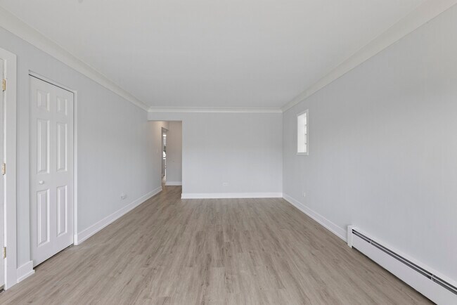 Foto del edificio - 8320 W Irving Park Rd