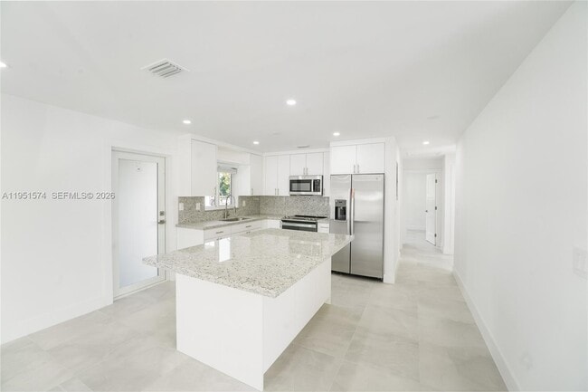 Foto del edificio - 857 W 34th St