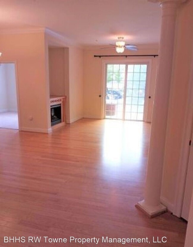 Building Photo - 3 br, 2 bath House - 5215 Center Street #105