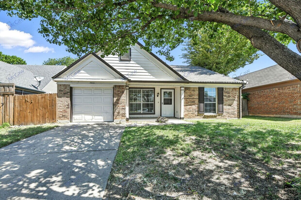 Foto principal - 3801 Huckleberry Dr