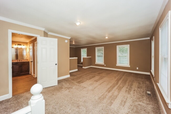 Building Photo - 395 Magmar Ln
