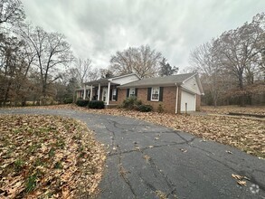 Building Photo - 787 Clarks Store Sinking Fork Rd