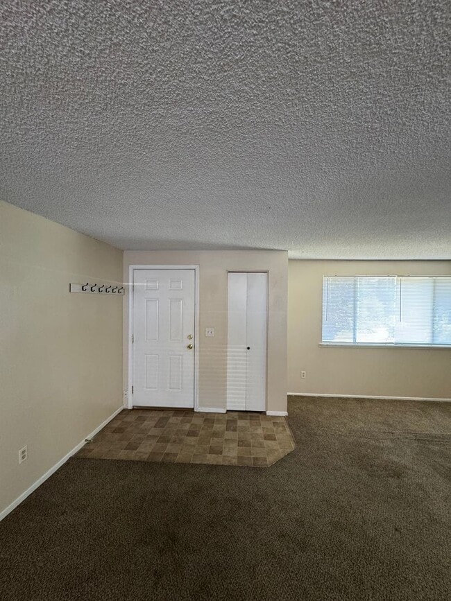 Building Photo - Nice 2 Bedroom 1 Bath Apartment in Sheridan