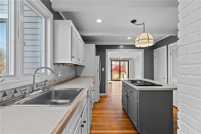 Building Photo - 44 Whitwell Ave