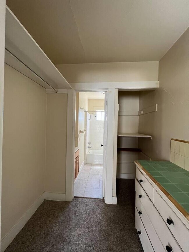 Building Photo - 1051 Chanticleer Ave