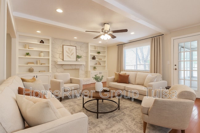 Building Photo - 705 Meadowood Dr