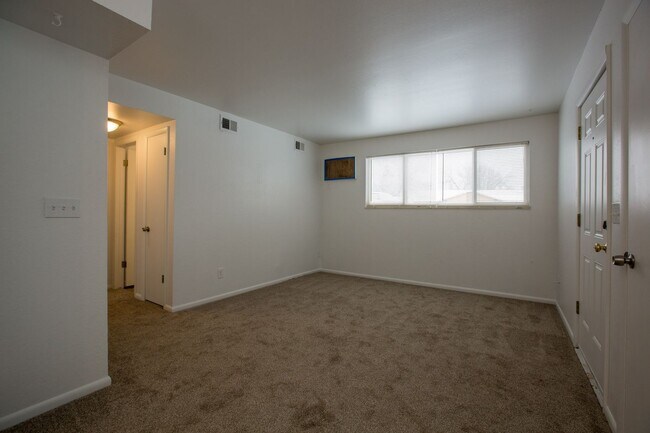 Foto del edificio - 2925 Somerville Dr