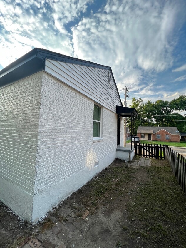 Foto del edificio - 1377 Lyceum Rd