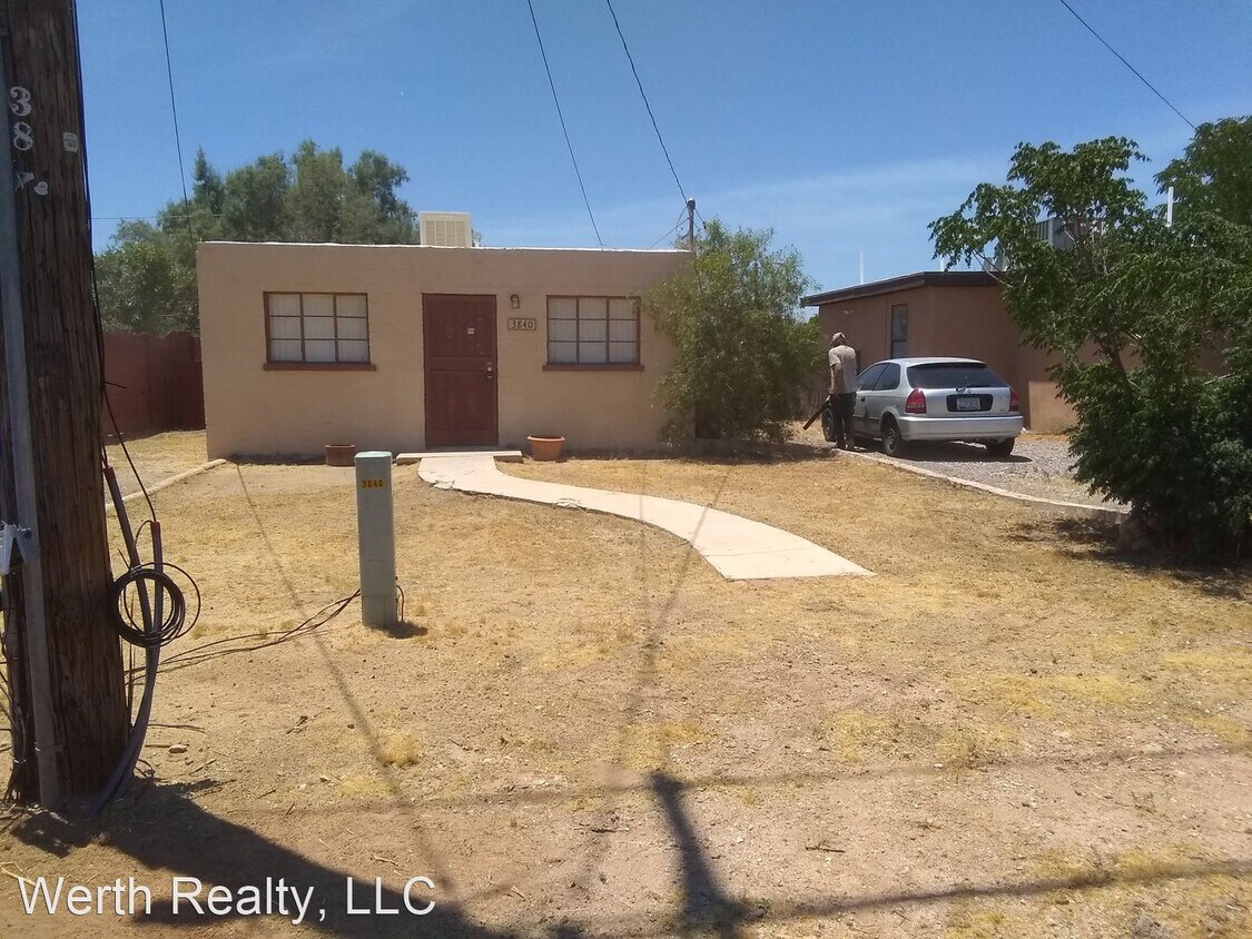 Primary Photo - 3838-3840 E Lee St