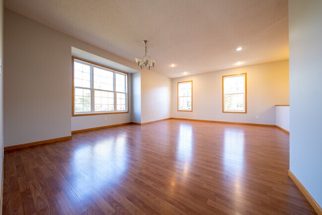 Building Photo - 7929 Stratford Cir N