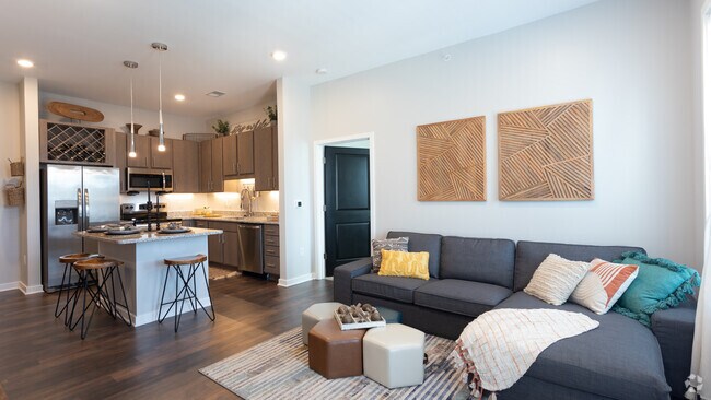 2BR,2BA,-The New Hampshire - Constitution