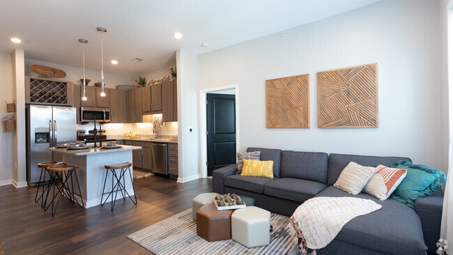 2BR,2BA,-The New Hampshire - Constitution