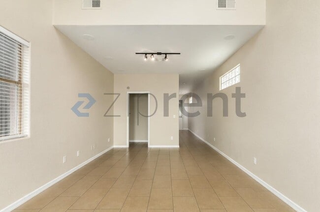 Building Photo - Unit 128