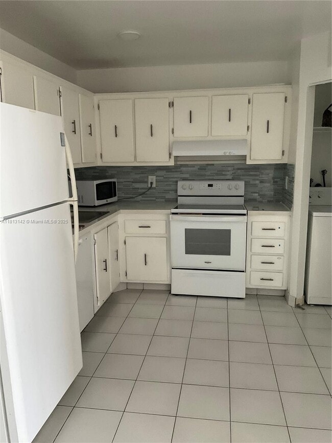 Building Photo - 9273 Collins Ave