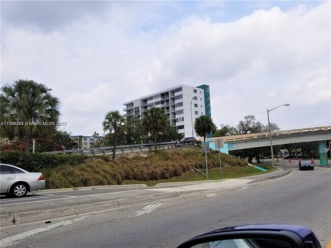 Foto del edificio - 1700 NW N River Dr