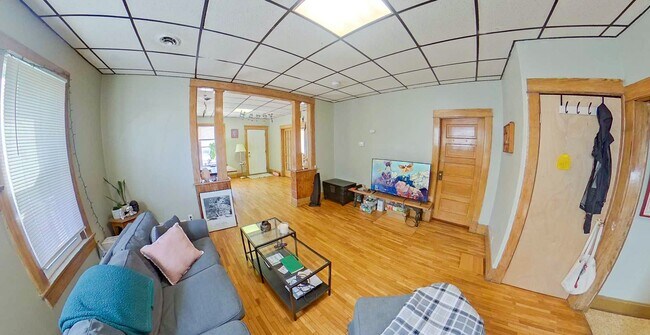 Building Photo - 1014 Bluemont Ave
