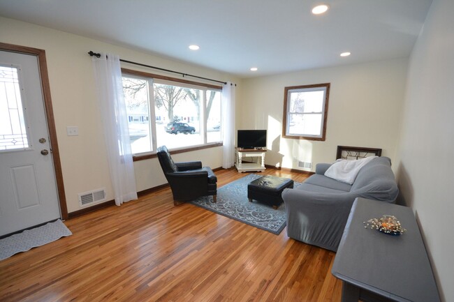 Foto del edificio - Beautiful 2bed Home With New Renovations F...
